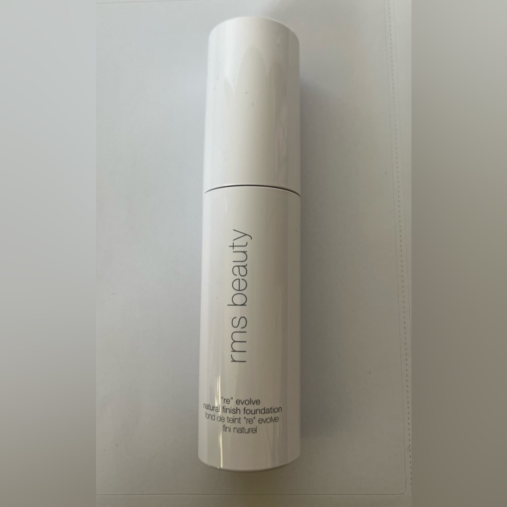 rms beauty - ReEvolve Natural Finish Liquid Foundation SHADE 77 - deep sienna